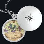 Mariage Vintage Oiseaux Violet Fleurs Collier<br><div class="desc">Colliers de conservation Choisissez soit Silver Plated Gold Finish ou Sterling Silver Unique Personnalisé! st Christmas Cadeau Mariage Keepsaké Wedding Party Colliers - pour changer la couleur arrière - plan - cliquez sur personnaliser - cliquez sur modifier - choisissez l'outil dernier dans le menu déroulant et choisissez l'une des couleurs...</div>