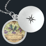 Mariage Vintage Oiseaux Violet Fleurs Collier<br><div class="desc">Colliers de conservation Choisissez soit Silver Plated Gold Finish ou Sterling Silver Unique Personnalisé! st Christmas Cadeau Mariage Keepsaké Wedding Party Colliers - pour changer la couleur arrière - plan - cliquez sur personnaliser - cliquez sur modifier - choisissez l'outil dernier dans le menu déroulant et choisissez l'une des couleurs...</div>