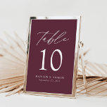 Mariage violet élégant moderne Numéro de tableau<br><div class="desc">Cartes de numéro de table mariage tendance et minimaliste avec lettrage moderne blanc avec "Table" dans script de calligraphie moderne. Le design est composé d'un arrière - plan violet ou d'une couleur de votre choix. Le dessin se répète à l'arrière. Pour commander les cartes de table violettes : ajoutez votre...</div>