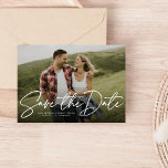 Marine script moderne enregistrer la date carte ph<br><div class="desc">Avec une seule photo horizontale et un script moderne écrit "enregistrer la date", cette carte est la façon idéale d'annoncer votre fiançailles et le prochain mariage à vos amis et votre famille. Le texte blanc est audacieux et moderne mais toujours sophistiqué. Le texte personnalisable sur le devant a de la...</div>