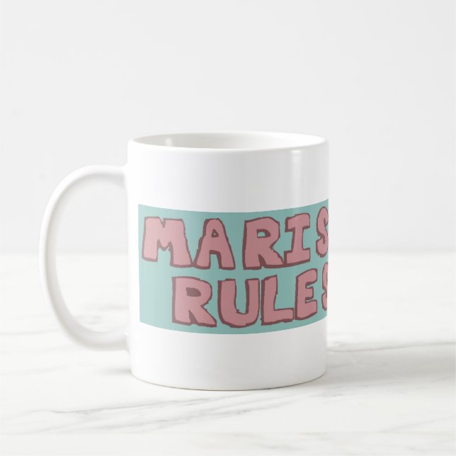 Marisa ordonne la tasse de café - vivez à côté de (Gauche)