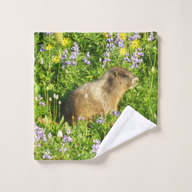 Marmot dans le Mont Rainier Fleurs sauvages (Gant de toilette)