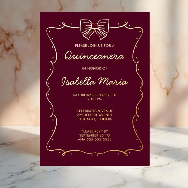Maroon Gold Foil Quinceañera Invitation main tirée (Créateur téléchargé)