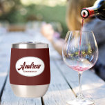 Maroon Stylisé Mariage Nom du fabricant<br><div class="desc">Offrez à votre toiletteur mariage ce croustillant en acier inoxydable tendance et personnalisé avec son nom en écriture stylisée dans un design blanc et ovale. Couleur et script Arrière - plan est marron. Personnalisez votre cave à vin en éditant et en remplaçant le nom par le nom désiré. Disponible dans...</div>