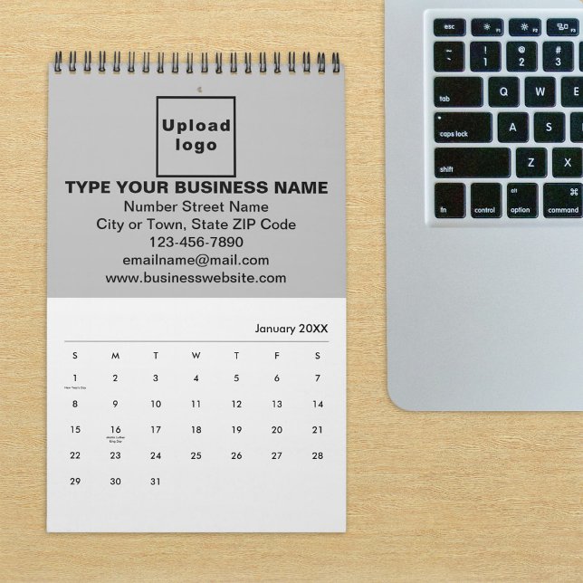 Marque commerciale grise sur calendrier (Build brand name awareness. Gray business branding on calendar displayed on office desk.)