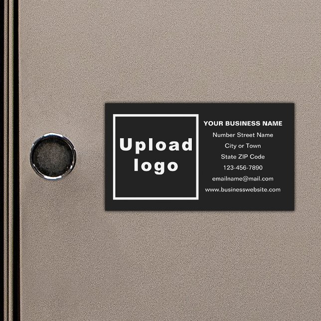 Marque commerciale sur carte magnétique noire (Your business brand on small black rectangle magnetic card.)