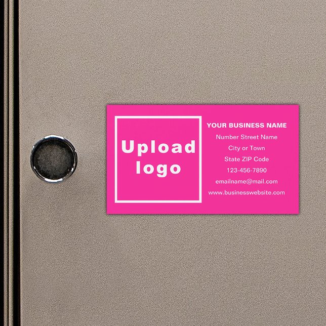 Marque commerciale sur carte magnétique rose (Your business brand on small pink rectangle magnetic card.)