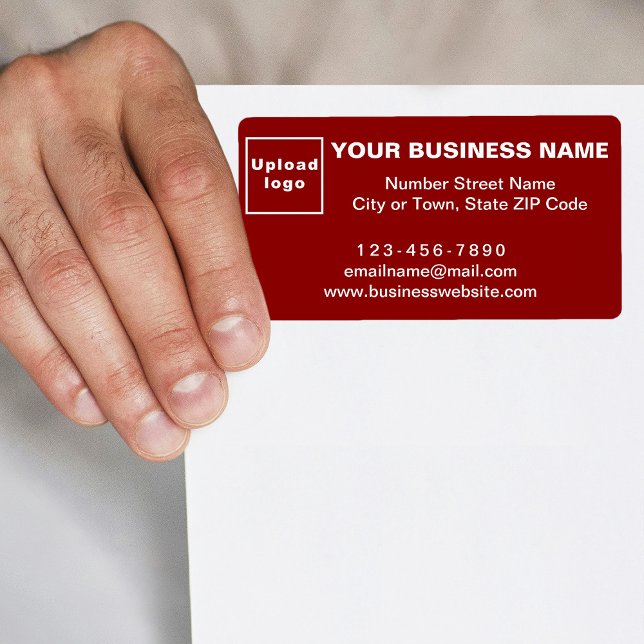 Marque commerciale sur étiquette d'expédition roug (Red shipping label with your business brand)