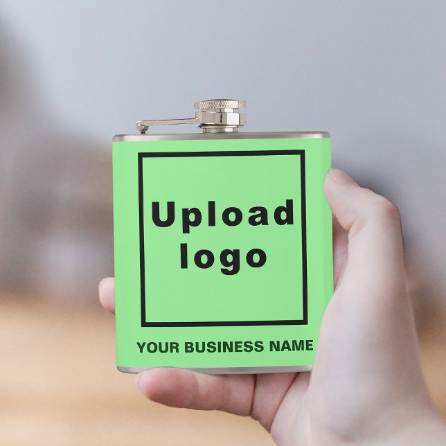 Marque commerciale verte sur flacon enveloppé de v (Your business name and logo on light green vinyl wrapped flask.)