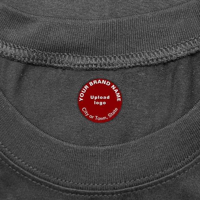 Marque d'affaires sur petit cercle rouge Étiquette (Small red round clothing label with your business brand)