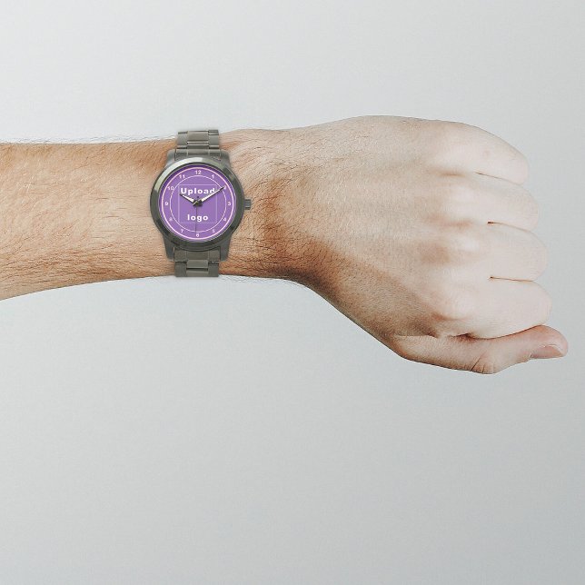 Marque Purple Business sur Montre Homme (Your business logo with purple background on men's watch.)