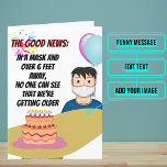 Masque Funny Six Pieds De La Carte Anniversaire<br><div class="desc">La récente pandémie nous a mis dans une position où il n'est pas toujours facile de voyager et de voir quelqu'un pour leur anniversaire. Mais nous n'avons que la carte de la situation. A l'extérieur, un dessin drôle et coloré d'une personne assise avec son gâteau d'anniversaire avec un masque de...</div>