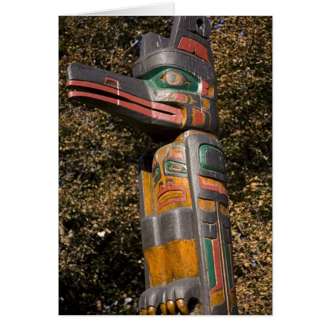 Mât totem dans un parc à Ottawa, Ontario, Canada (Devant)