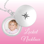Médaillon Avec Fermoir Ajouter photo rose et blanc personnalisé<br><div class="desc">Cadeau de collier de casiers personnalisé. Remplacez la photo par la vôtre. Rose et blanc.</div>