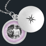 Médaillon Avec Fermoir Cadre photo Lavender Fancy<br><div class="desc">Design élégant et simple de cadre photo.</div>