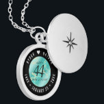 Médaillon Avec Fermoir Élégant 44ème anniversaire de Mariage turquoise<br><div class="desc">Célébrez le 44e anniversaire de mariage turquoise avec style avec ce lieu commémoratif! Un élégant lettrage noir et blanc sur un marbre jaune et un arrière - plan bleu verdâtre ajoutent une touche mémorable à cette occasion spéciale et à cette étape extraordinaire. Customisez avec les noms du couple heureux, et...</div>