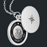 Médaillon Avec Fermoir Élégant 70e anniversaire de Mariage Platinum<br><div class="desc">Célébrez le 70e anniversaire de mariage avec style avec ce lieu commémoratif! Un élégant lettrage noir et blanc avec des confettis hexagonaux sur un arrière - plan de feuille de platine ajoute une touche mémorable pour cette occasion spéciale et une étape extraordinaire. Customisez avec les noms du couple heureux, et...</div>