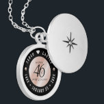 Médaillon Avec Fermoir Élégante célébration du 46e anniversaire du Mariag<br><div class="desc">Commémorez le 46ème anniversaire du mariage avec cet élégant emplacement! Un élégant lettrage noir et blanc avec des perles sur un arrière - plan perlé ajoute une touche mémorable pour cette occasion spéciale et un jalon extraordinaire. Customisez avec les noms du couple heureux, et les dates de leur anniversaire de...</div>