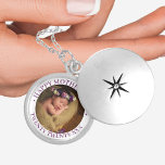 Médaillon Avec Fermoir Joyeuse Fête des mères Année personnalisée Photo f<br><div class="desc">Un élégant casier photo pour la journée de la mère est un charmant gardien et un trésor intemporel pour l'usage quotidien. Le modèle est configuré pour que vous puissiez ajouter votre propre photo et vous pouvez également modifier tout le texte si vous le souhaitez. L'exemple de texte dit "mères heureuses...</div>