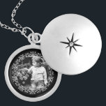Médaillon Avec Fermoir Photo personnalisée du cadre de fantaisie noir et<br><div class="desc">Design élégant et simple de cadre photo.</div>