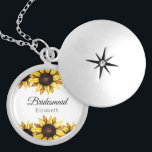 Médaillon Avec Fermoir Tournesol Bridesmaid Jaune Blanc Floral<br><div class="desc">Collier de serrure floral Tournesol de bonne femme avec des tournesols aquarelle pour Mariage,  fête nuptiale,  Fête des mariées,  fête de bachelorette.</div>
