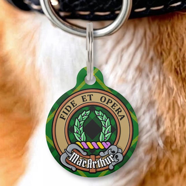 Médaillon Pour Animaux Cimier du clan MacArthur sur tartan (Créateur téléchargé)