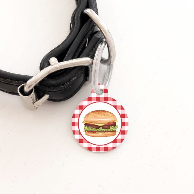 Médaillon Pour Animaux Illustration De Hamburger Fast Food Sur Red En vic (Fun hamburger on red gingham design on the front and two personalizable text areas on the back.)
