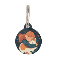 La fille embrasse le dessin animé de chat mignon.