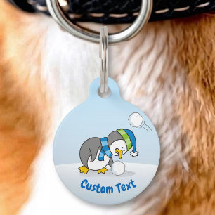 Médaillon Pour Animaux Petit manchot ramassant une boule de neige