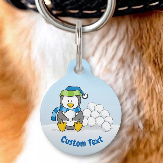 Médaillon Pour Animaux Petit pingouin assis avec des boules de neige (Créateur téléchargé)