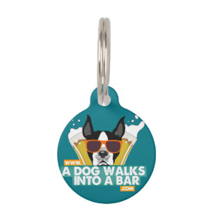 Médaillon Pour Animaux Un chien marche dans une balise de chien couleur b
