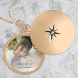 Meilleure maman Jamais Collier photo<br><div class="desc">Partagez vos souvenirs avec Maman avec un collier photo Best Mom Ever. Le design de collier dispose d'un emplacement photo pour vous d'ajouter votre propre image, un accueil "Meilleure Maman Ever" et un endroit pour personnaliser le nom de l'enfant ou des enfants. Autres cadeaux disponibles pour Maman avec ce design....</div>