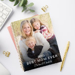 Meilleure maman Jamais Photo personnalisée Nom per<br><div class="desc">Aidez maman à démarrer la nouvelle année avec ce planificateur photo personnalisé. Ajoutez votre propre photo et modifiez tout le texte pour créer votre propre message personnalisé.</div>