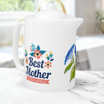 Meilleure mère au monde | Fête des mères<br><div class="desc">Sirotez votre thé favori avec une touche d'élégance et de sentimentalité avec cette superbe théière "Meilleure mère au monde" ornée d'une belle aquarelle bleue design fleur. Les fleurs bleues vives et les feuilles verts viennent s'ajouter à l'arrière - plan en porcelaine blanche, ce qui en fait un complément élégant et...</div>