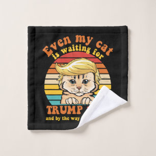 Même mon chat attend l'habillement Trump 2024