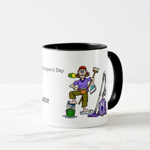 Ménagère drôle avec fournitures de nettoyage Mug