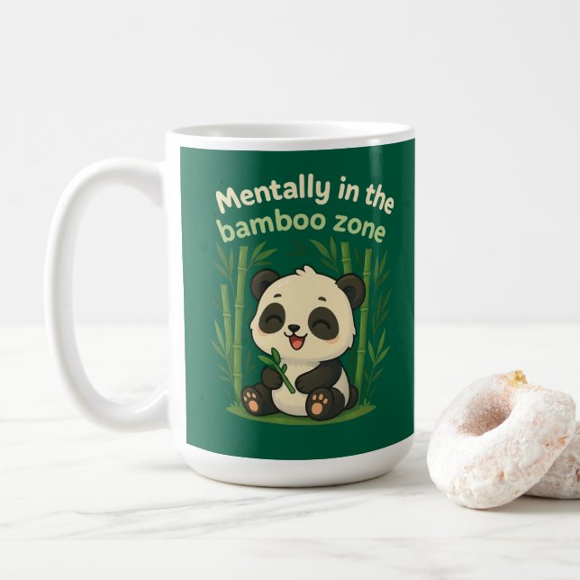 Mentalement dans la zone de bambou – Mug Chibi Pan (Avec donut)