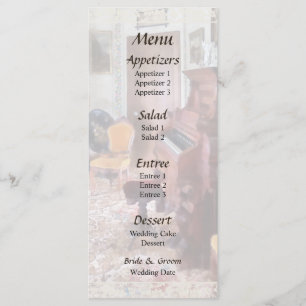 Menu de mariage dans un salon victorien avec orgue
