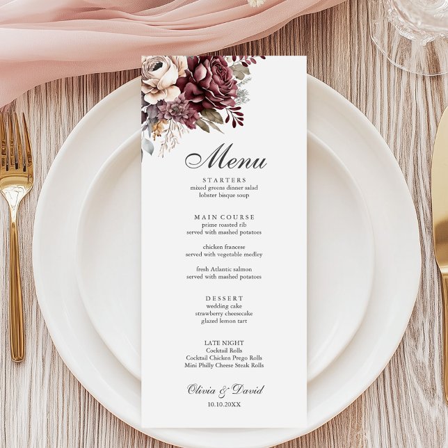 Menu de mariage floral vert sauge et bordeaux (Sage Green & Burgundy Floral Wedding Menu on an elegant wedding table.)