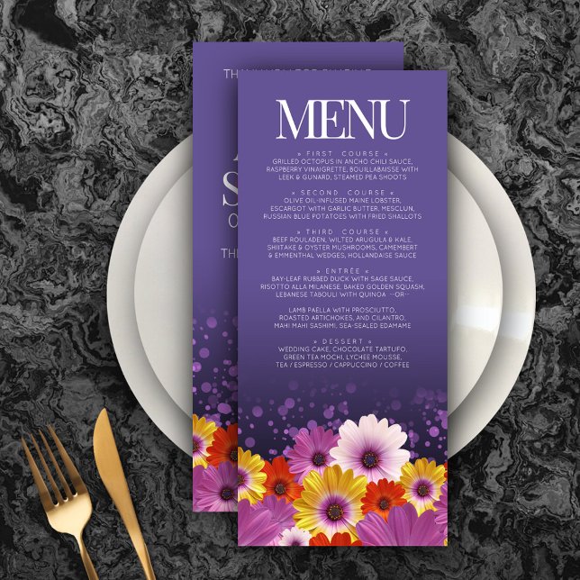 Menu Élégantes marguerites avec Mariage à Parties scint (Elegant Daisies with Purple Glitter Wedding Menu Rack Card Cover Photo.)