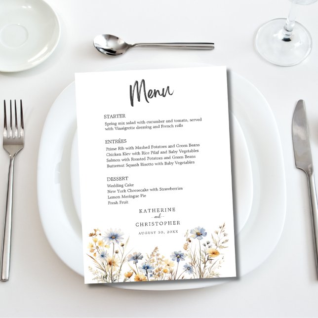 Menu Fleur sauvage aquarelle Elegant Dusty Blue Mariage (Watercolor Wildflower Elegant Dusty Blue Wedding Menu with Menu Options, Couple Names, Date.)