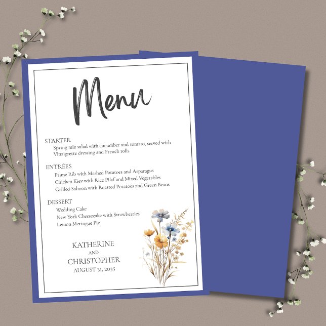 Menu Fleurs sauvages Bleus Moderne Élégant Mariage Flor (Blue Wildflowers Modern Elegant Wedding Menu with menu choices, blue, yellow and purple flowers.)