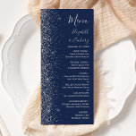 Menu Mariage de bord de Parties scintillant d'argent bl<br><div class="desc">Le bord gauche de cet élégant menu mariage moderne présente un style de parties scintillant en faux argent. Le texte personnalisable combine écriture gris argenté,  copperplate et polices italiques sur un arrière - plan bleu marine. L'envers est assorti d'une parties scintillant bleu marine et d'argent.</div>
