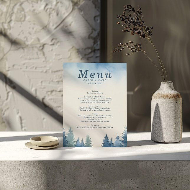 Menu mariage des pins d'hiver bleu (Winter blue pine trees wedding table menu showing all the courses)