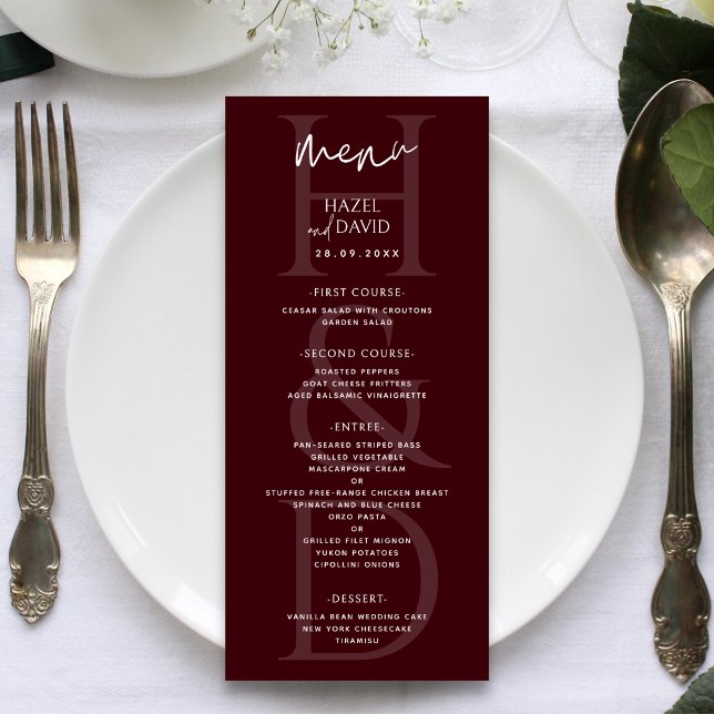 Menu Mariage Minimaliste Moderne Monogramme Bourgogne (Modern minimalist burgundy monogram menu adds a rich, elegant touch to reception tables.)