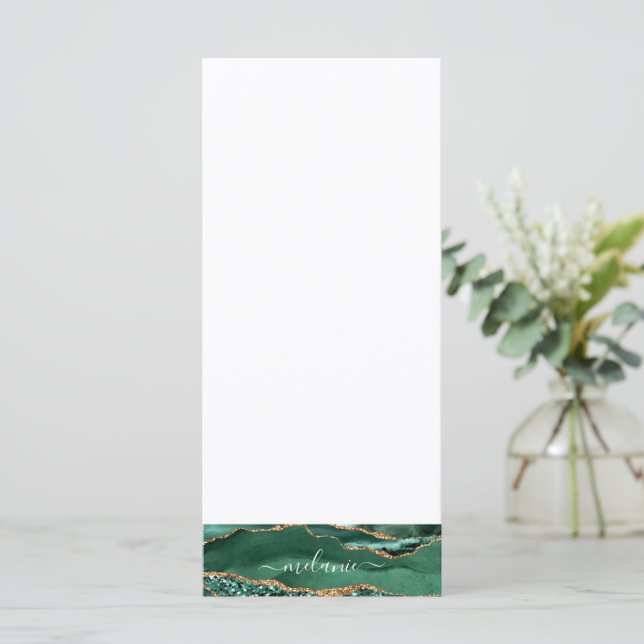 Menu personnalisé avec nom et paillettes dorées ve (Debout devant)