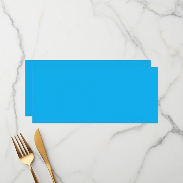 Menu un ciel bleu avec un avion (Devant/Arrière en situation)