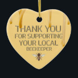 Merci Apiary Chaussures de miel Ornement jaune<br><div class="desc">Merci à vos clients et gardez votre chapiaire dans leurs pensées cette saison des Fêtes avec ce beau ornement et son message sincère en métal texte "gaussé" sur l'arrière - plan jaune avec abeille de miel et gouttes de miel. Coordonnées imprimées discrètement sur le dos. Ce joli petit coeur semble...</div>