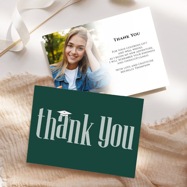 Merci diplômé Photo moderne Vert foncé Classique (Graduation photo dark green and white modern typography style. )