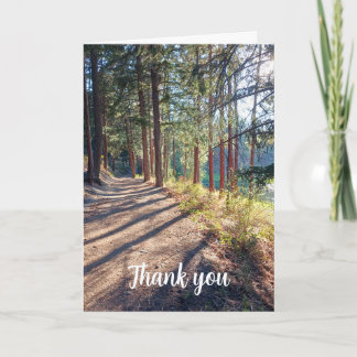 Merci du sentier de l'arbre forestier